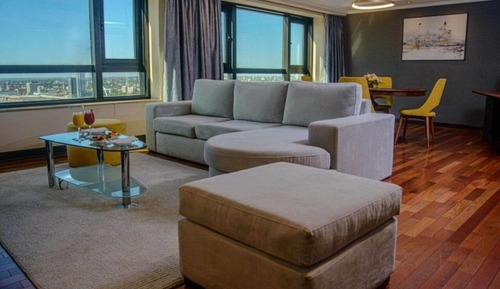 Executive Suite, 1 King Bed, Non Smoking (Ambassador)