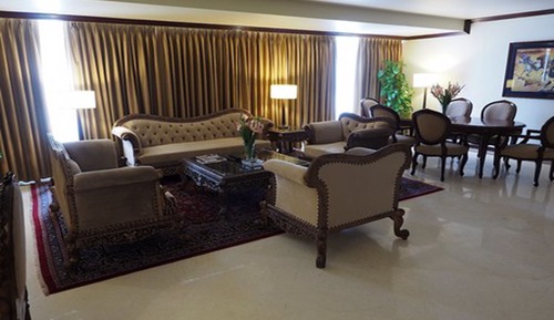 Deluxe Suite, 1 King Bed, Business Lounge Access