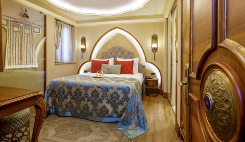 City Room, 1 King Bed