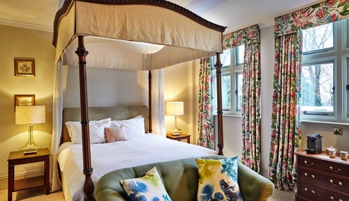 Double Room (Feature)