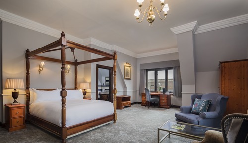 Four Poster Room