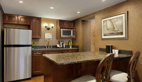 Suite, 1 King Bed, Separate Living Area (Windsor Suite)