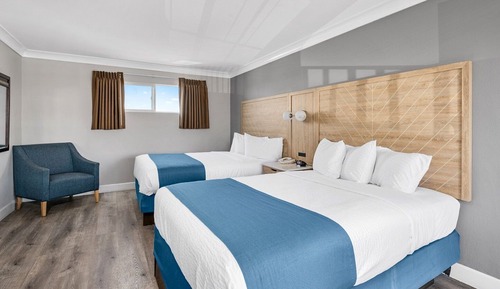 Room, 2 Queen Beds, Accessible, Bathtub