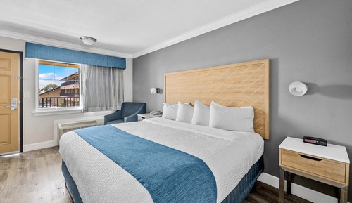 Standard Room, 1 King Bed