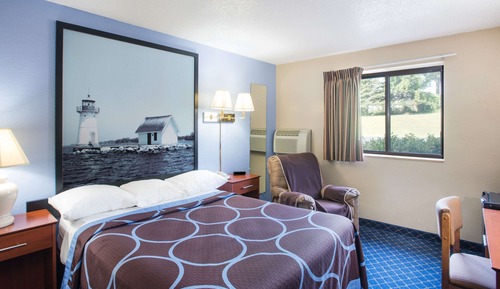 Standard Room, 1 Queen Bed, Microwave