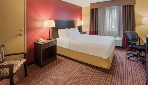 Standard Room, 1 Queen Bed, Accessible, Bathtub