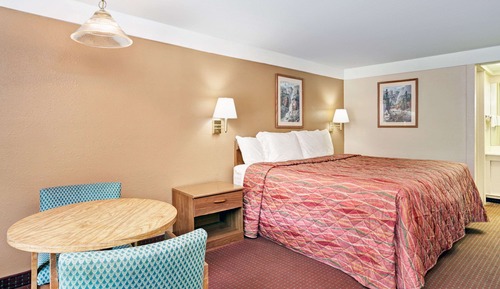 Room, 1 King Bed, Smoking