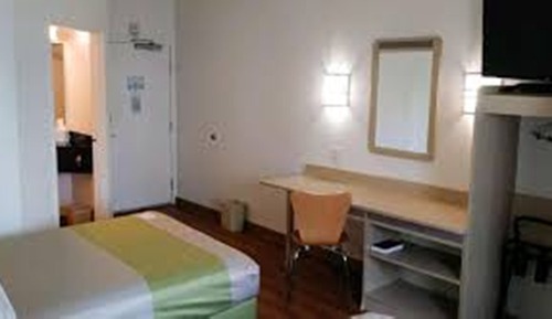 Standard Room, 1 Queen Bed, Accessible, Smoking