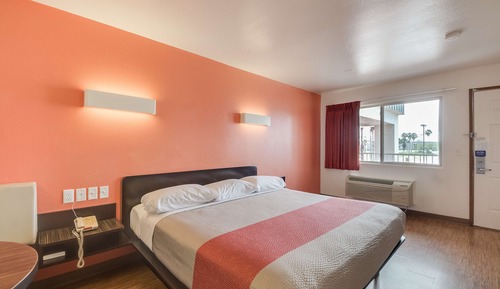 Standard Room, 1 King Bed, Smoking