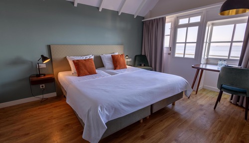 Comfort Room, 2 Twin Beds, Non Smoking, Lake View
