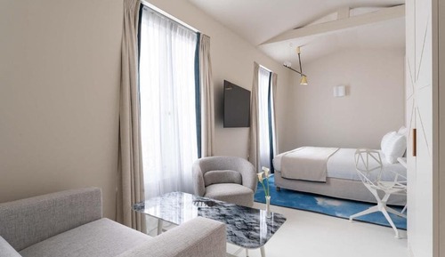 Executive Family Room, 2 bedrooms -Complimentary soft minibar,courtesy tray,Chromecast,digital press