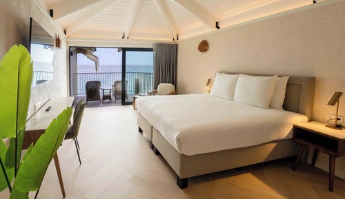 Deluxe Room, Oceanfront (Blues)