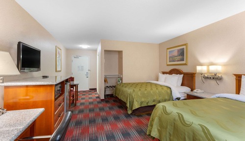 Accessible Room, 2 Queen Beds, Roll-In Shower, Non Smoking