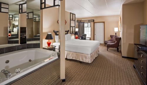 Standard Room, 1 King Bed, Non Smoking, Jetted Tub