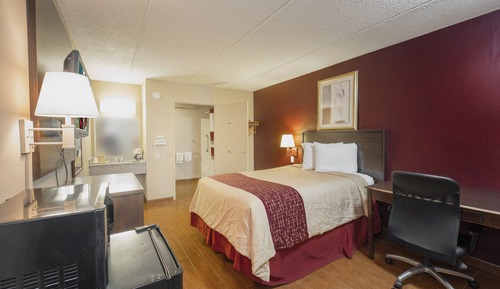 Deluxe Room, 1 King Bed, Accessible, Non Smoking (Roll-In Shower)