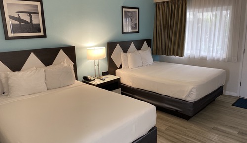 Deluxe Room, 2 Queen Beds, Pool View, Poolside