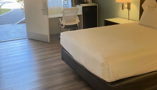 Standard Room, 1 Queen Bed, Accessible