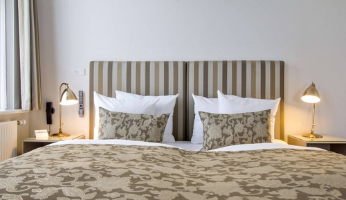 Suite, 1 King Bed, Non Smoking, Hot Tub (with Sofabed)