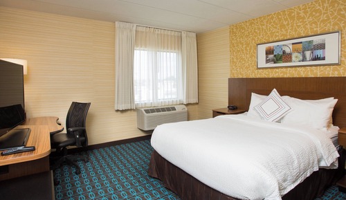 Room, 1 Queen Bed, Non Smoking (Mobility/Hearing Access, Roll-in Shwr)