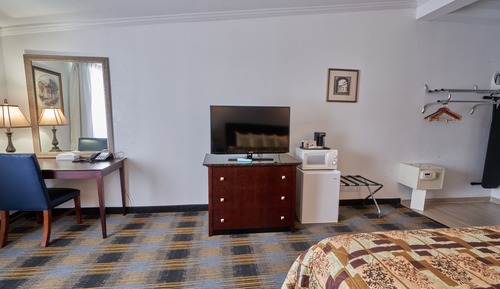 River-view, 1 King Bed with Balcony