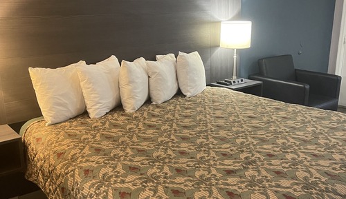 Standard Room, 1 King Bed