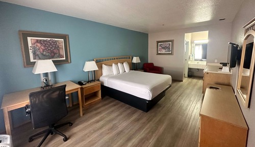 Room, 1 Queen Bed, Accessible, Non Smoking (Mobility/Hearing Impaired)