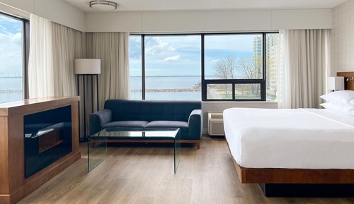 Deluxe Room, 1 King Bed, Corner