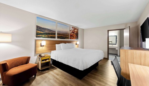 Room, 1 King Bed, Accessible, Smoking