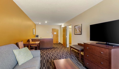 Suite, 2 Queen Beds, Non Smoking, Refrigerator & Microwave (Living Room;with Sofabed)