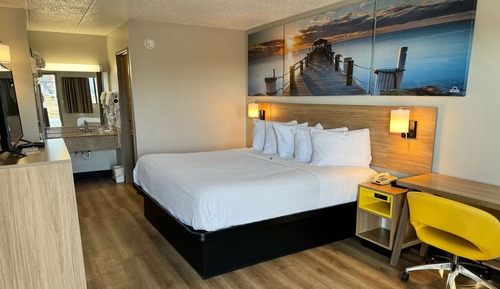 Standard Room, 1 King Bed