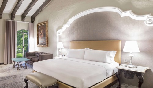 Room, 1 King Bed, Corner