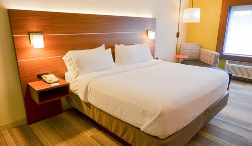 Standard Room, 1 King Bed, Accessible (Mobility, Roll-In Shower)