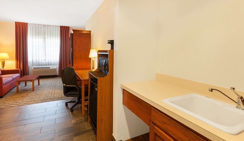 Studio Suite, Non Smoking (1 Queen & 2 Bunk Beds)