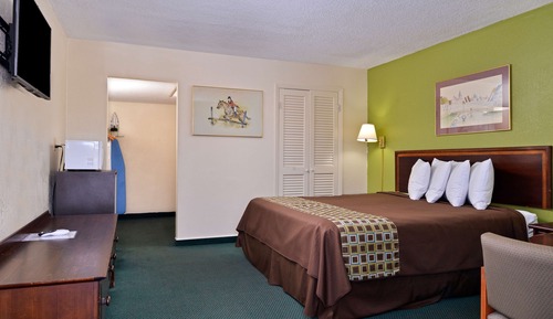 Room, 1 King Bed, Smoking