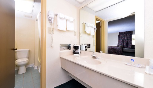 Suite, 1 King Bed, Smoking, Jetted Tub