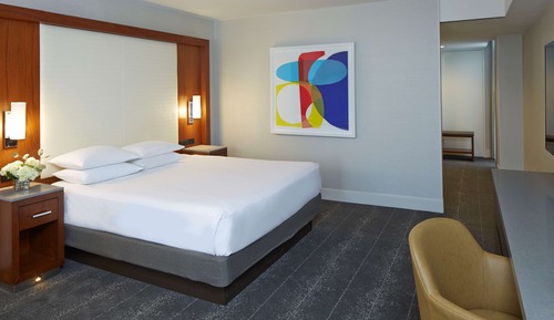 Room, 1 King Bed, Corner