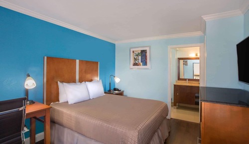Suite, 1 King Bed, Non Smoking