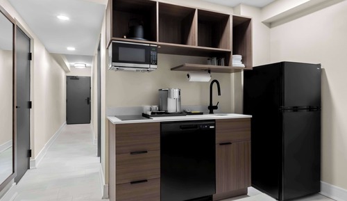 Suite, 1 Queen Bed, Non Smoking, Kitchen (Walk-in Shower)