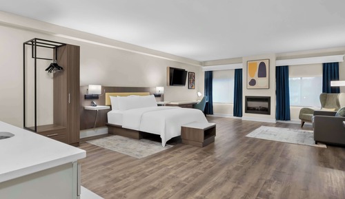 Suite, 1 King Bed, Non Smoking, Kitchen (Larger Room)