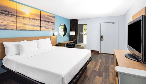Standard Room, 1 King Bed, Smoking