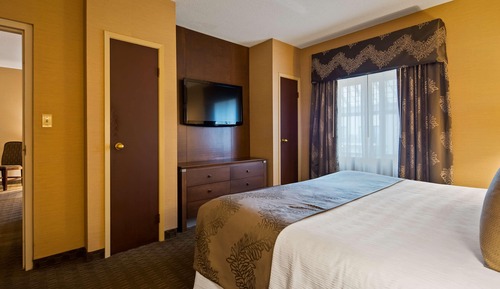 Suite, 1 King Bed, Non Smoking, Jetted Tub (Separate Living Room)