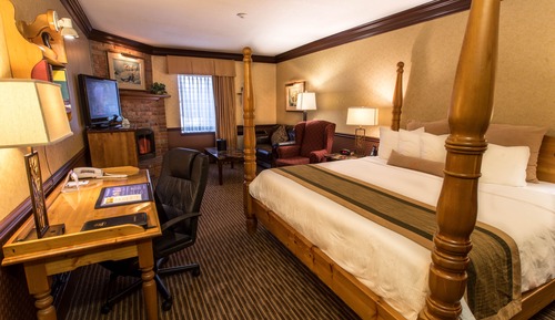 Standard Room, 1 King Bed, Non Smoking, Fireplace