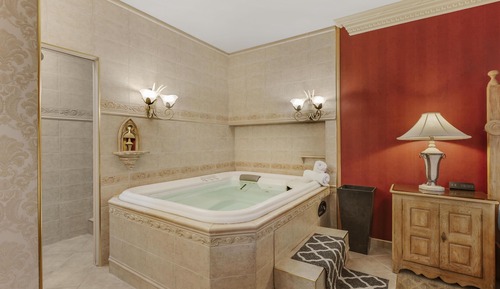 Renaissance Suite, 1 King Bed, Non Smoking, Jetted Tub