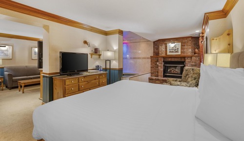 Northern Light Suite, 1 Queen Bed, Non Smoking, Jetted Tub