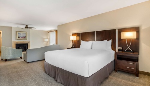 Standard Room, 1 King Bed, Non Smoking, Balcony