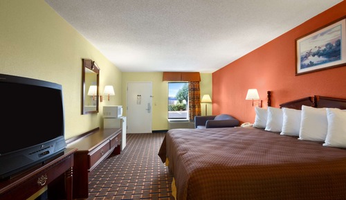 Standard Room, 1 King Bed