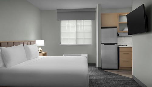 Studio, 1 King Bed with Sofa bed, Non Smoking (Mobility & Hearing Accessible w/ Tub)