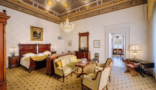 Room (W.Churchill Suite lake view)