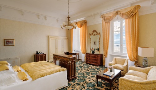 Room (Open Space Suite)