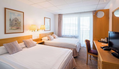 Family Room, 2 Queen Beds, Kitchenette